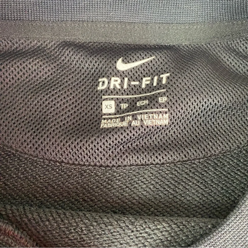 Nike Sweatshirt Women’s Size XS Black Long Sleeve Crewneck Dri fit - Picture 4 of 9